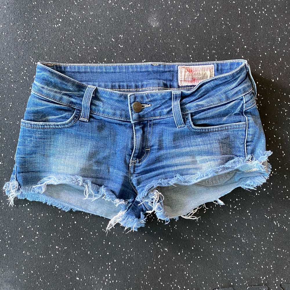 Siwy low rise cut off denim shorts size 24.
